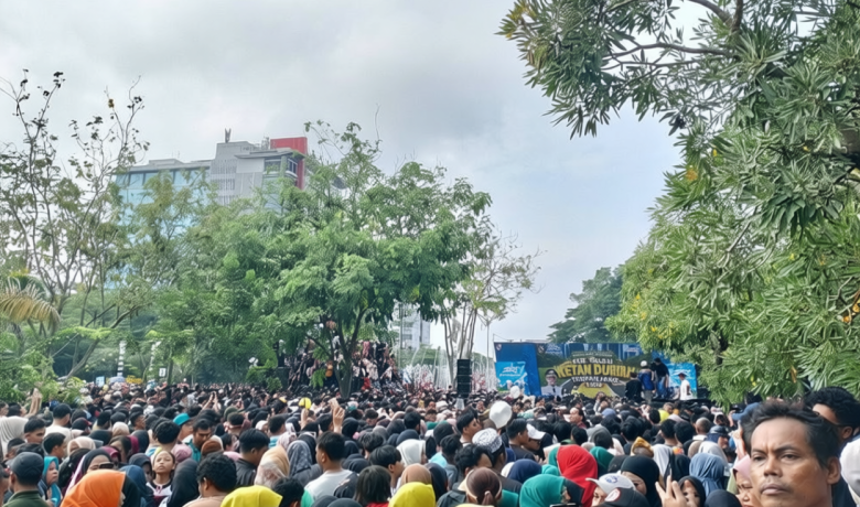 Latest Program: HUT ke-242 Pekanbaru, Ketan Talam Durian 1 Kilometer Pecahkan Rekor MURI