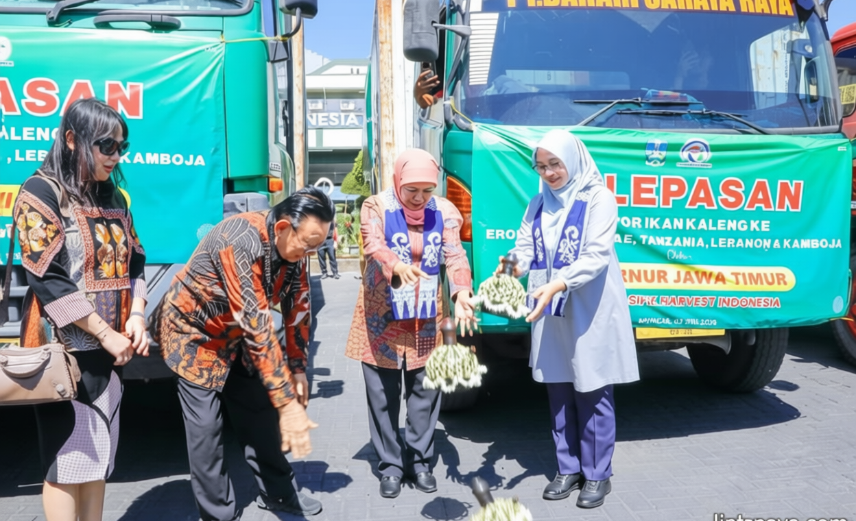 Solving Problems: Genjot Hilirisasi, Khofifah Lepas Ekspor 405 Ton Ikan Kaleng dari Banyuwangi
