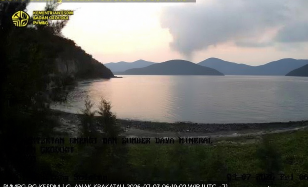 Facing Challenges: Status Gunung Anak Krakatau Siaga! Masyarakat Diimbau Tidak Mendekat